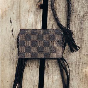 ♦️SOLD♦️Revamped LV Damier Wristlet